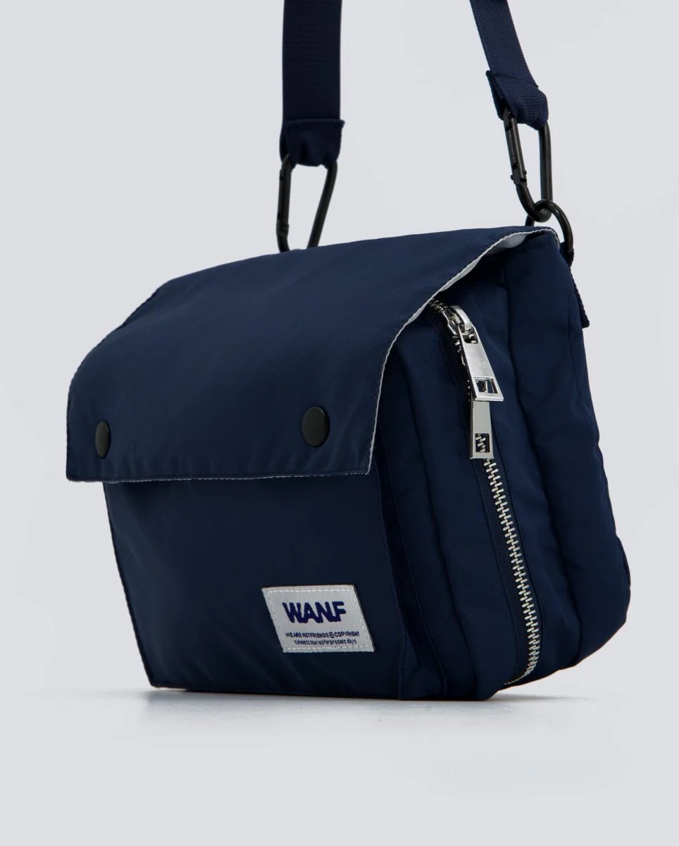 Bolso We Are Not Friends Utility Cross Negro Unisex - Image 4