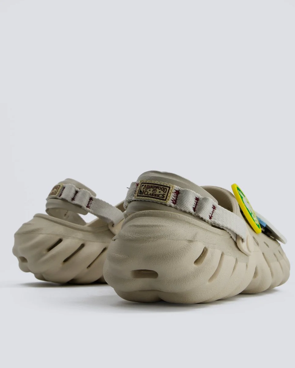 Crocs NBA Echo Clog Beige Hombre - Image 4