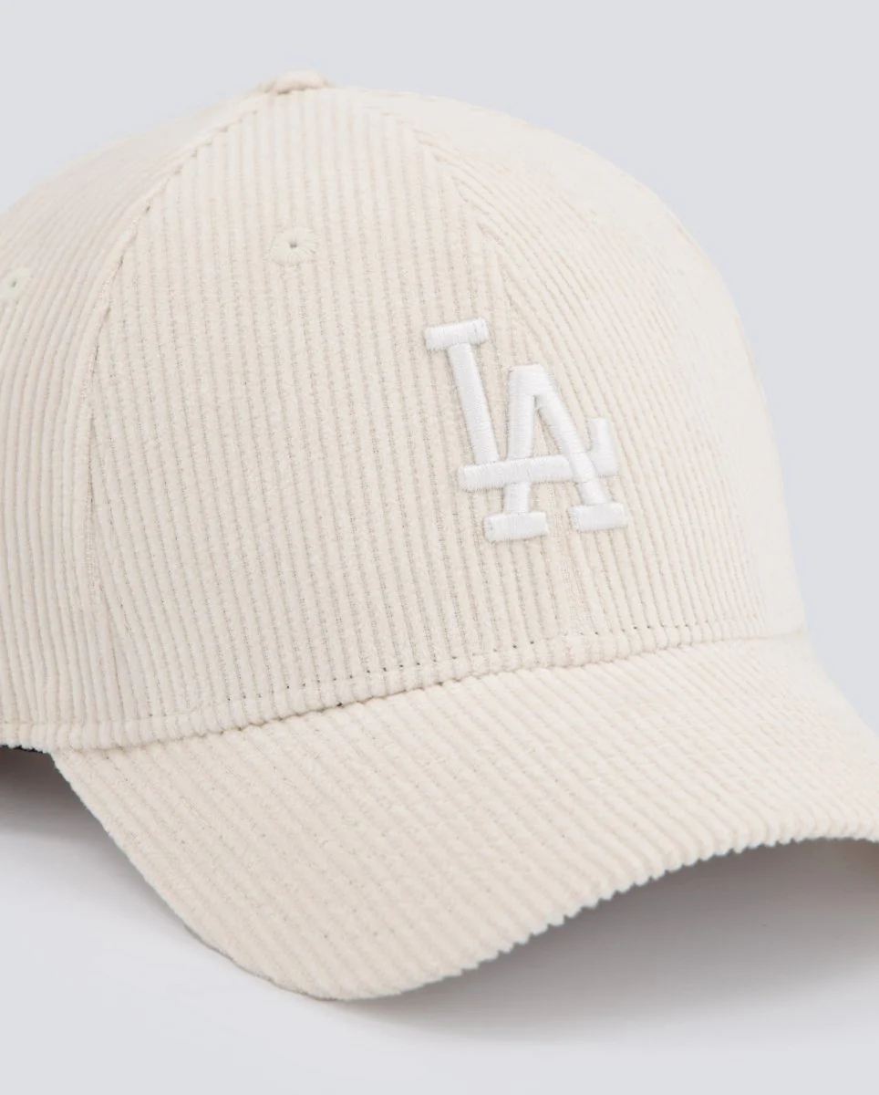 Gorra New Era LA Dodgers Cord 9Forty Canalé Beige Unisex - Image 2