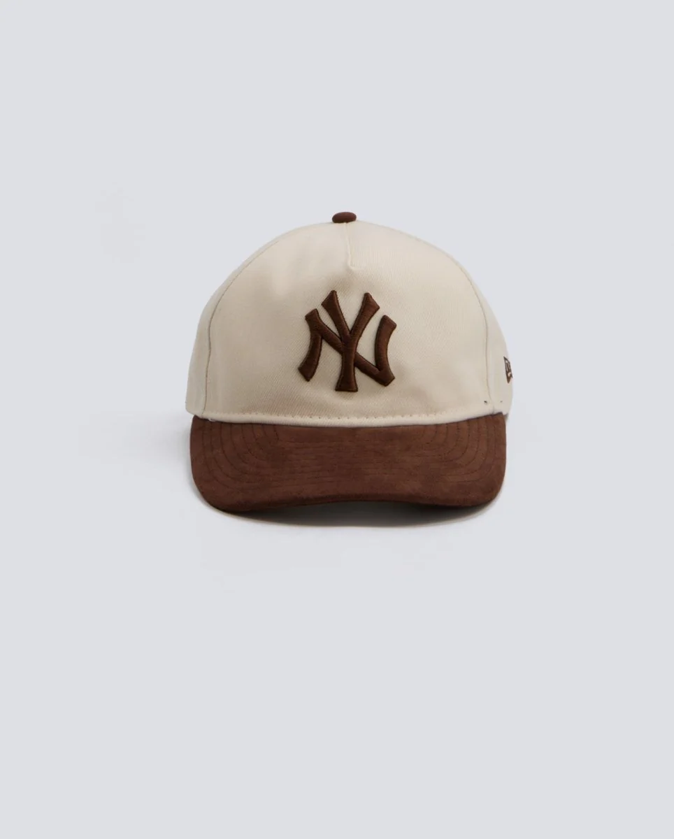 Gorra New Era MLB Suede Yankees 9FIFTY Beige Hombre