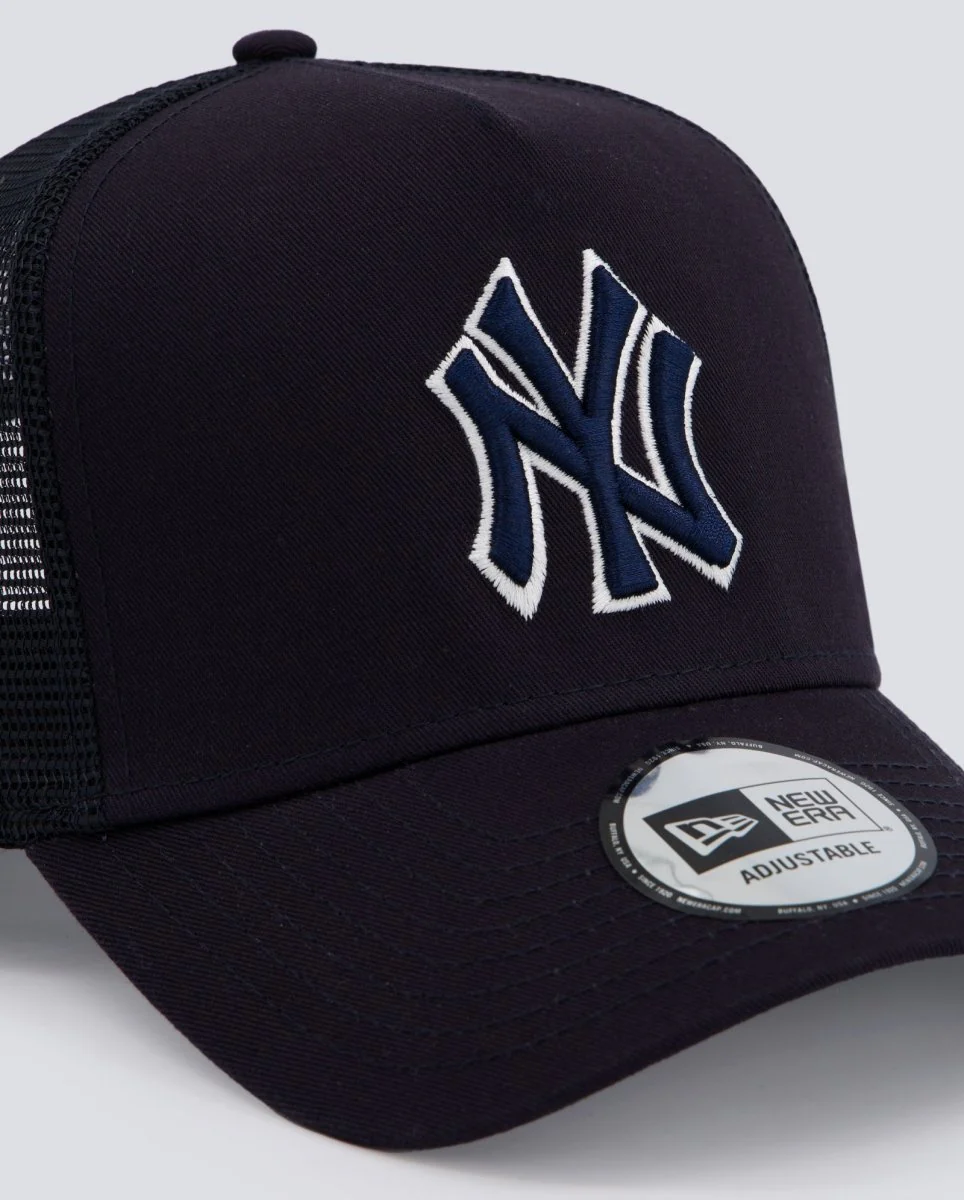 Gorra New Era Yankees Outline Trucker Negro Unisex - Image 2