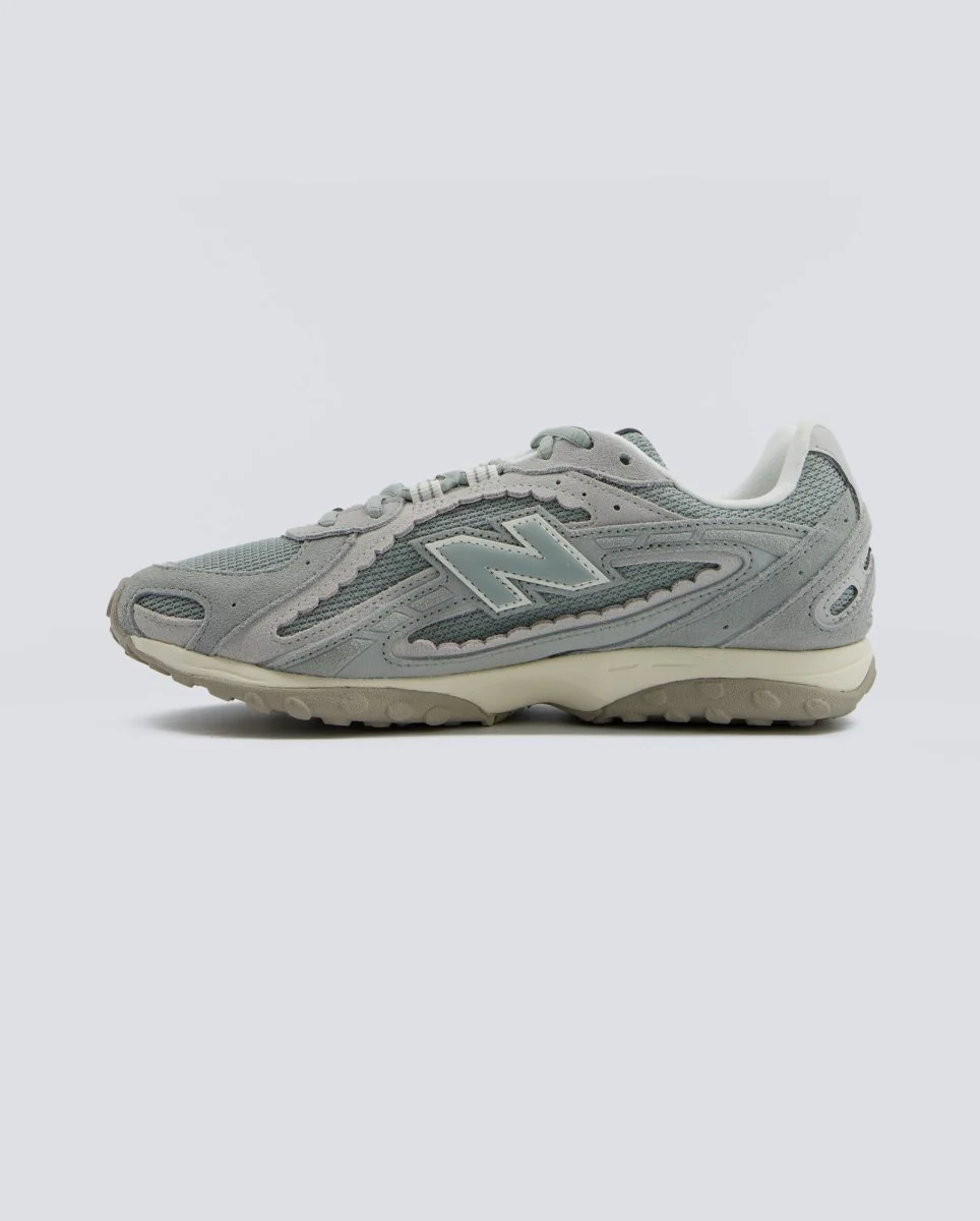 New Balance 204L Gris Mujer - Image 4